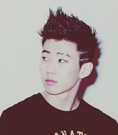 男生两条杠发型与脸型搭配