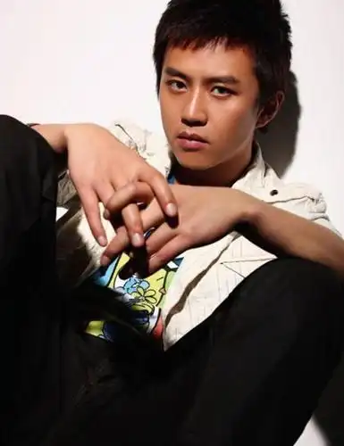 【图】邓超抽烟图片曝光 疑似孙俪怀二胎