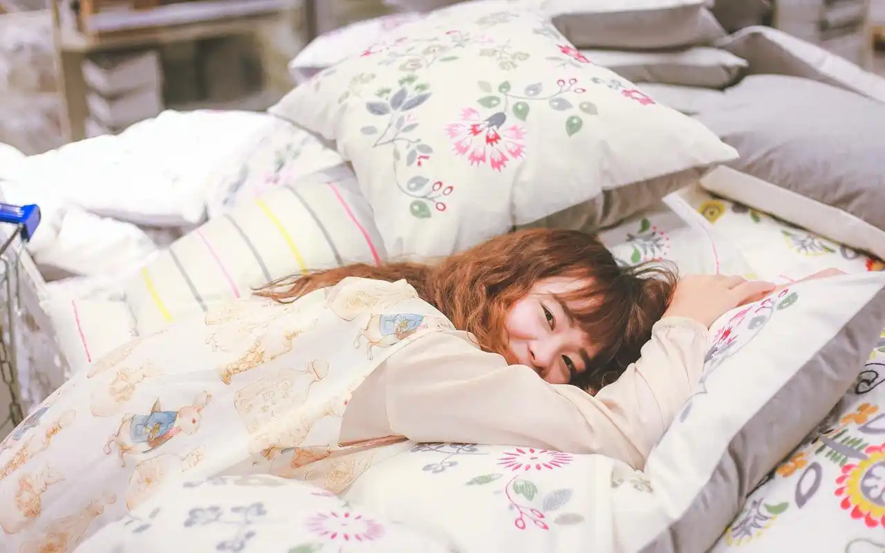 日系甜美文艺女生壁纸