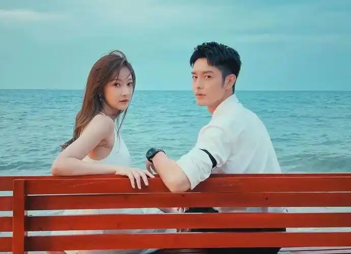 《为你逆光而来》路透写真 余玥曹佑宁高甜配一脸