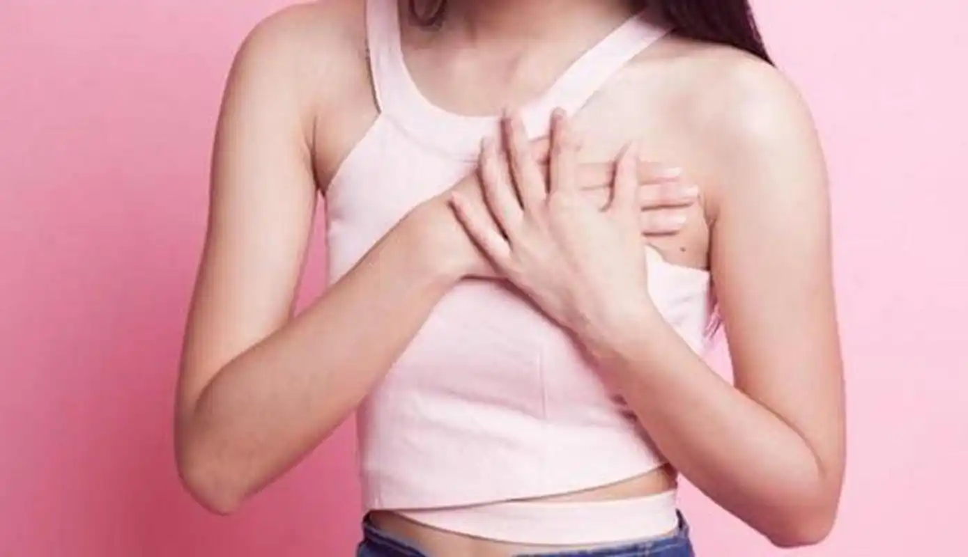 我才20岁,一直也没交过男朋友,但是最近乳房那里特别疼,而且还有一种