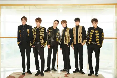 t.o男团亮相跨年演唱会 帅气造型实力舞台引尖叫