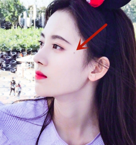 同是泪痣美人:躲过了张嘉倪,逃过了迪丽热巴,却被鞠婧祎留住?
