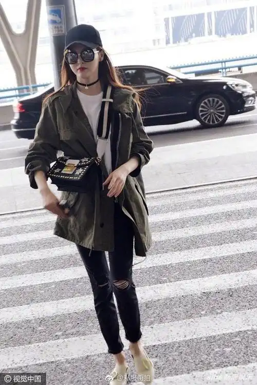 私服街拍之机场时尚# 唐嫣