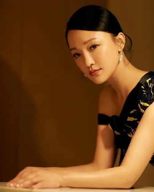 周迅素颜曝光引3亿网友爆笑:周女士!请记得自己是个女明星!|演员|荧幕