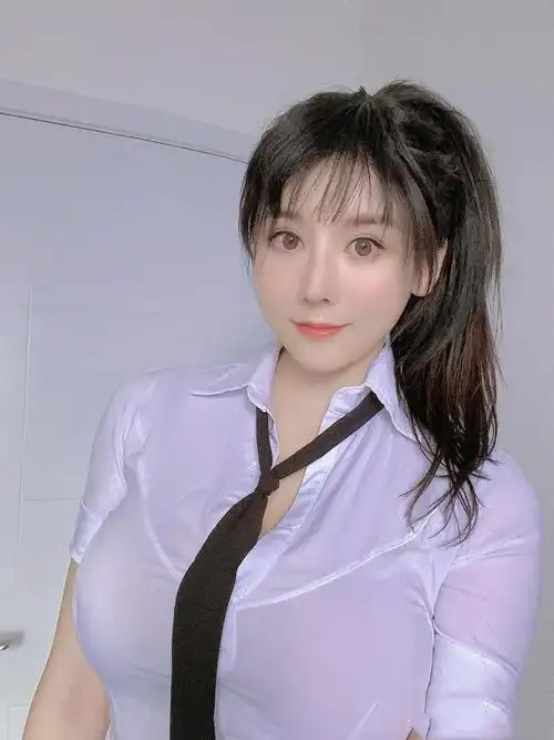 新晋网红刘太阳,真的是翻版卡戴珊?健身不是白练的