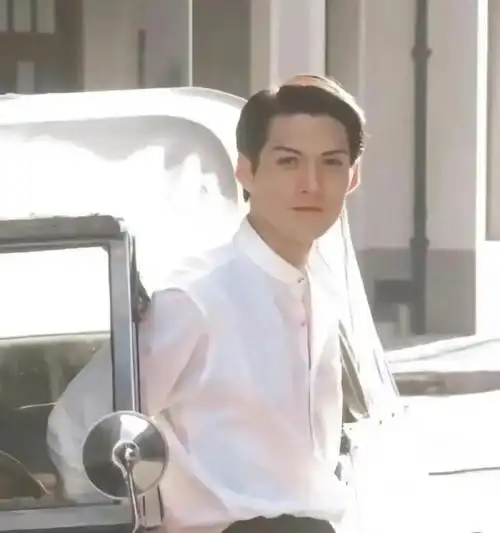 盛世美颜严屹宽:曾拒绝富婆1个亿,婚房只写老婆的名字,如今成了女儿奴