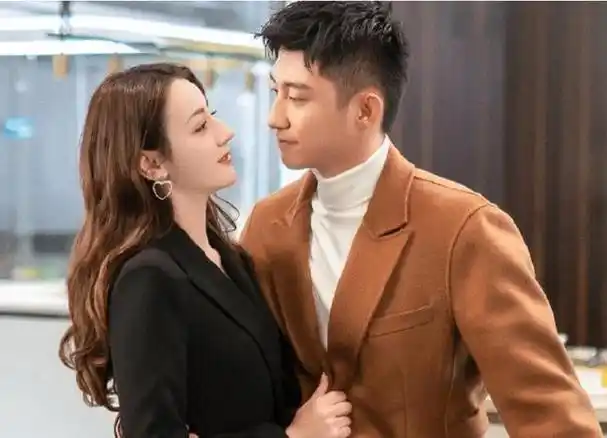 狗仔曝迪丽热巴黄景瑜已断来往,置若罔闻,男方因前妻内外交困!