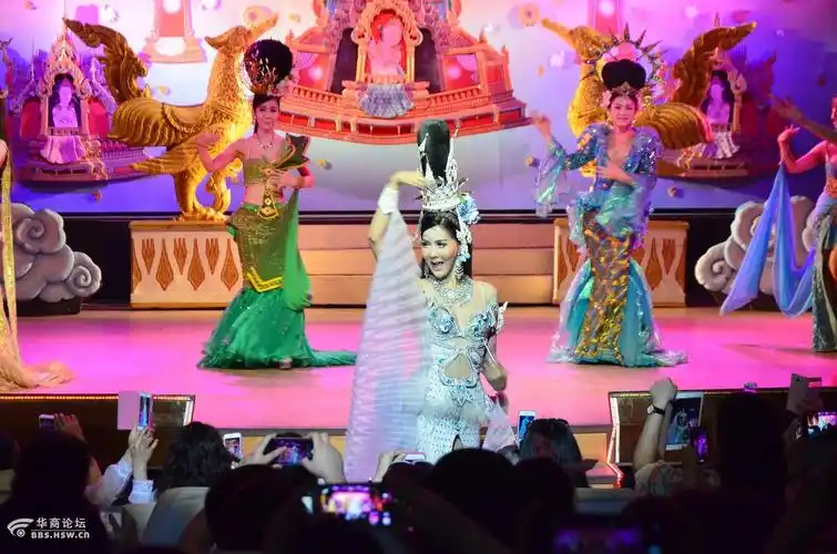 芭提雅看人妖秀表演-泰国之旅