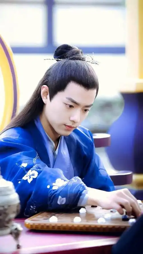 10位人气男星「首部古装剧造型」,肖战杨洋帅炸,任嘉伦被拉垮