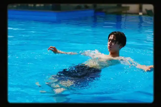 张凌赫跳泳池了##苍兰诀