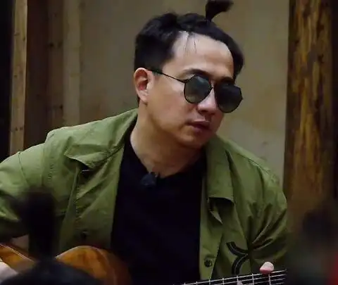 《向往的生活3》黄磊为 何晚上戴墨镜?不管做饭还是吃饭,都戴着