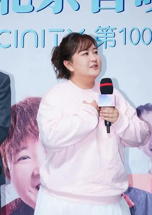 贾玲个人资料体重多少贾玲个人资料体重多少斤