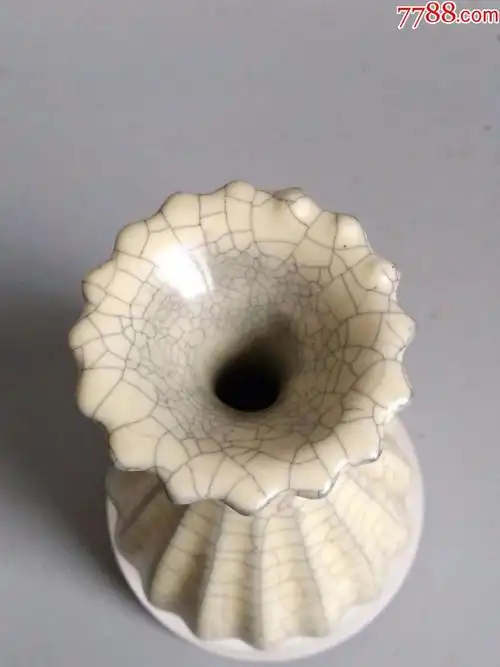 图片_少见的宋代官窑哥窑开片纹赏瓶_ma230114_瓷器/青花_酱釉瓷/紫金