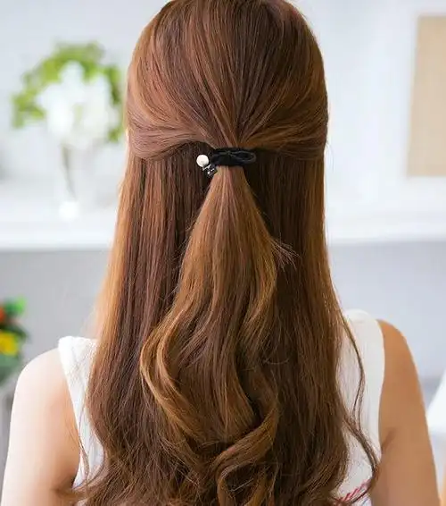 上了年纪的女人别披头散发这样扎头发只要3分钟精致有女人味