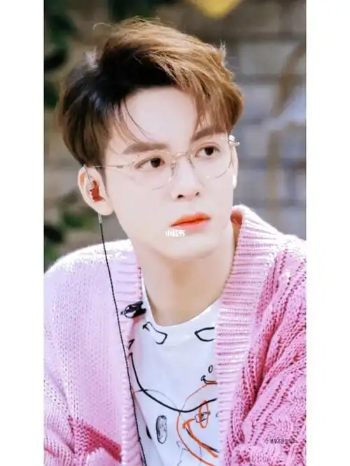 曾舜晞可爱芋泥味的包包