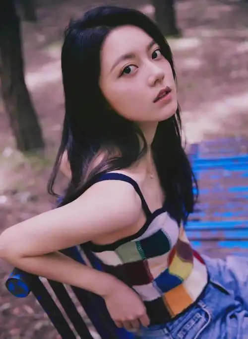 赵今麦,微微一笑,可爱迷人!__财经头条