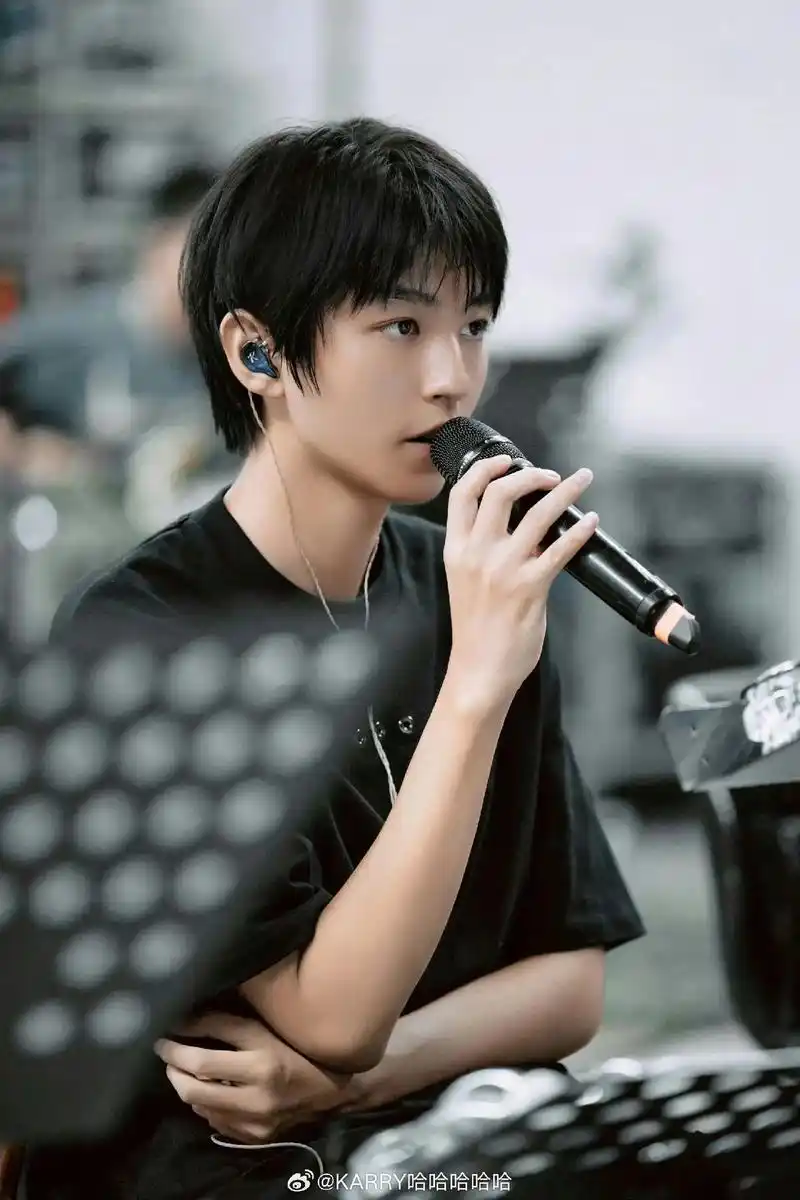 陪你走完,再也不追星了——王俊凯.是你带我认识了明星,艺人是 - 抖音