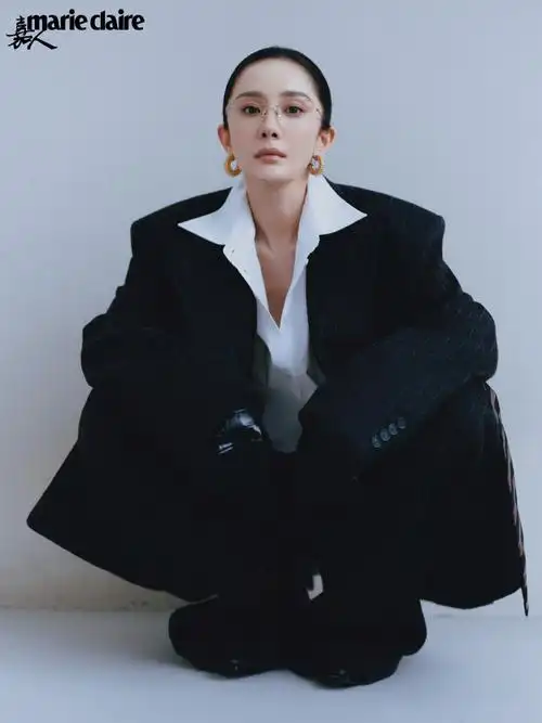 杨幂嘉人十月刊封面##杨幂双面对望大片