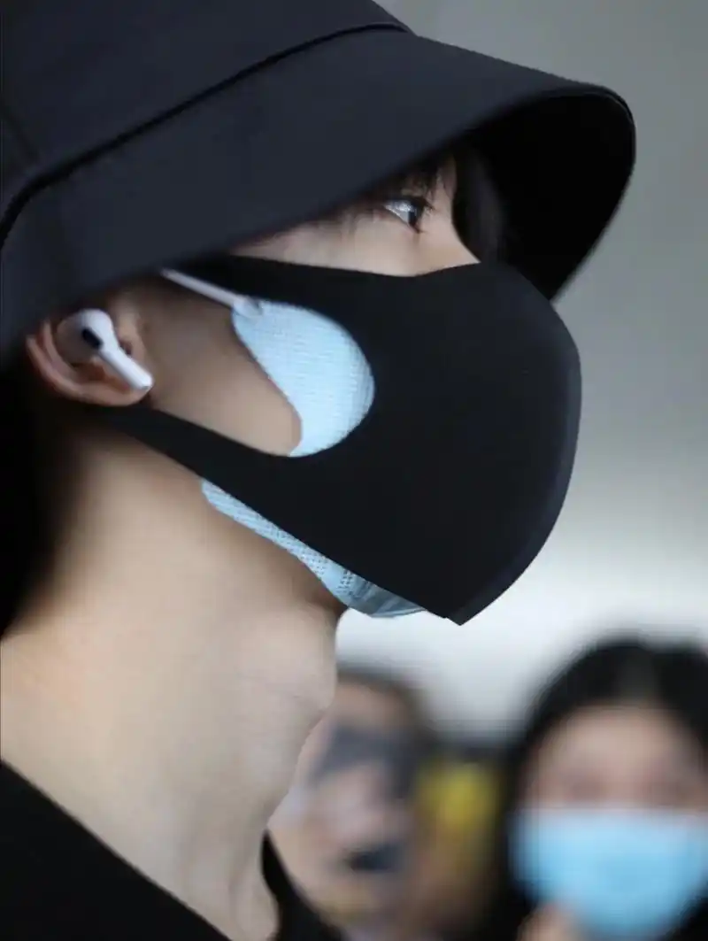 马嘉祺 右耳耳屏的痣真的很会长!像是暗恋不想被发现,却又处 - 抖音