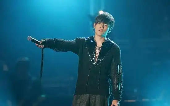 2005年周杰伦无与伦比北京演唱会在头文字d上映后首次公开演唱一路