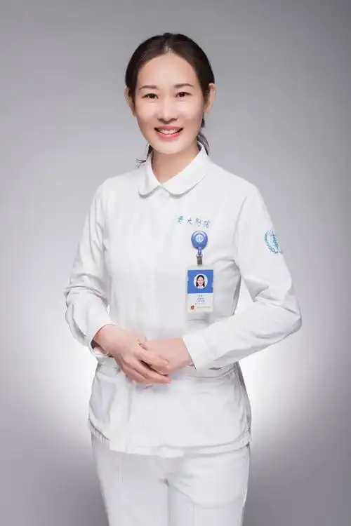 一颗红心人民至上青大附院授予李琳最美护士荣誉称号