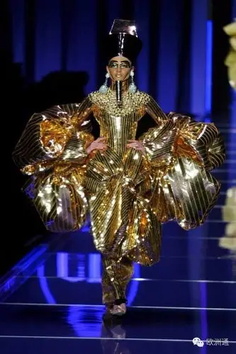 带你走进国际时装周那些让人哭笑不得的奇装异服