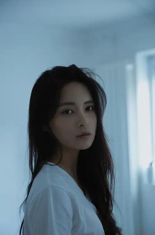 简介:孙安可清冷文艺写真图片,分享一组孙安可图片给大家,图中的明星