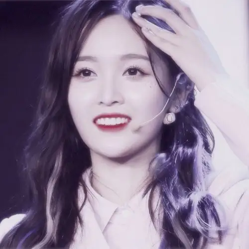 吴宣仪滤镜头像禁二改礼貌抱图