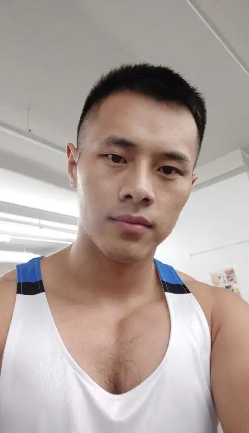 热衷形体雕塑的健身私教胸毛腹毛连成线满身肌肉荷尔蒙爆棚