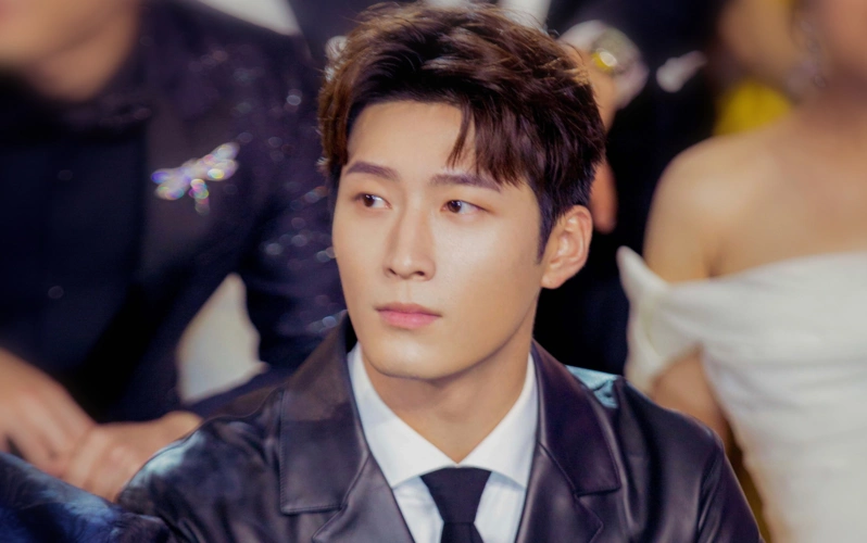 【窦骁】170909窦骁亮相芭莎慈善夜红毯_哔哩哔哩_bilibili