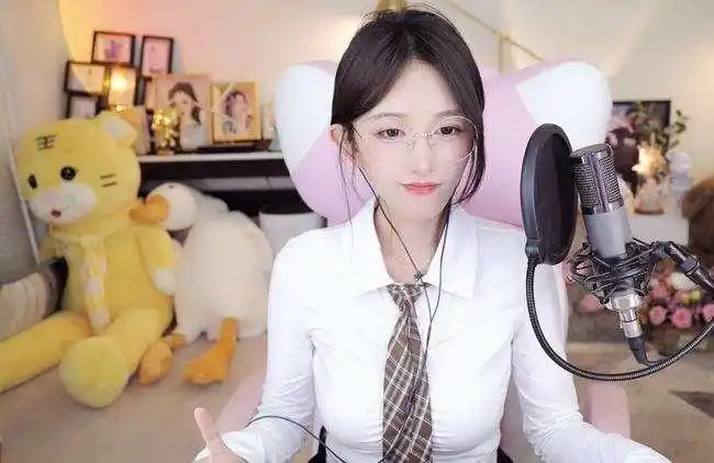 盘点lol各大美女主播最后这位直接两极反转