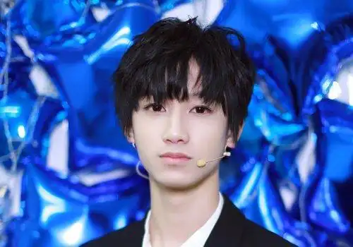 十五六岁中学男生刘海短发安利 颜值不够发型来凑照样做校草