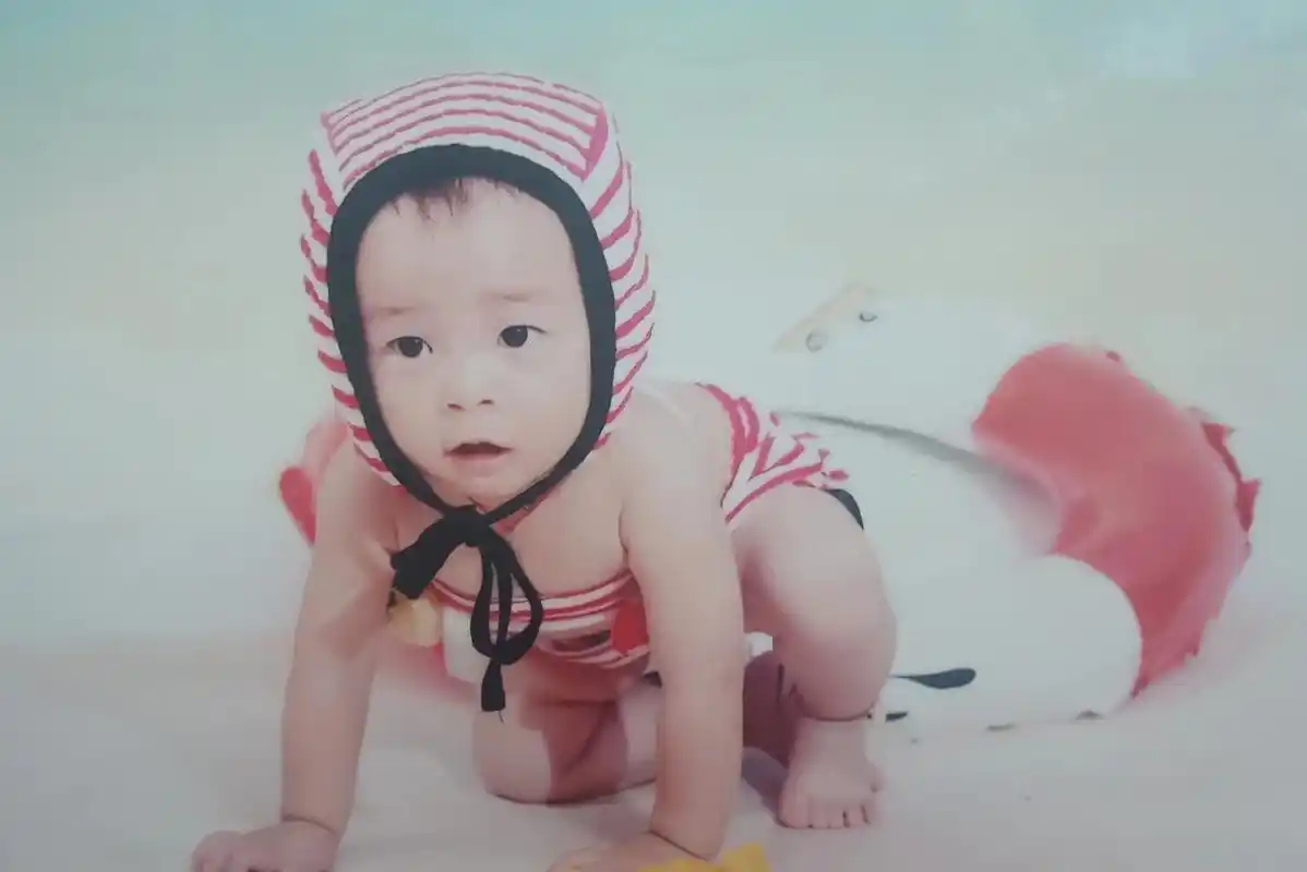 不知道在那里发现了小时候的照片,看了一下还很可爱呢 - 抖音