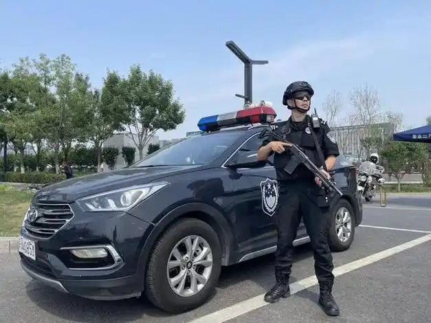 这个特警是世界冠军