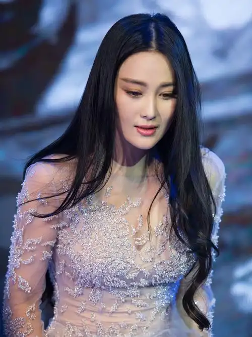 "军嫂"张馨予满脸扎针照曝光,解释:这段时间下巴反复长包-度小视