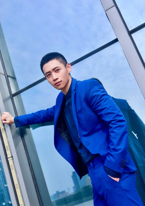 魏晨官宣结婚带火寸头男发,帅气又精神,清爽爽好打理_发型