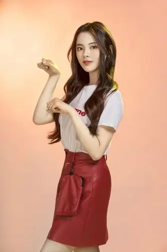 火箭少女101杨超越提前贺岁 献唱《招财进宝》