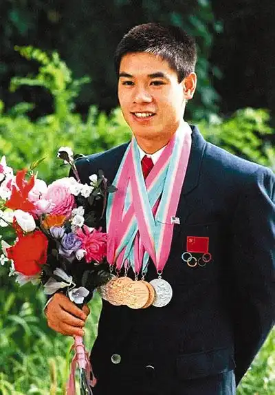 经典一刻:第10金 李宁 - 香港文汇报