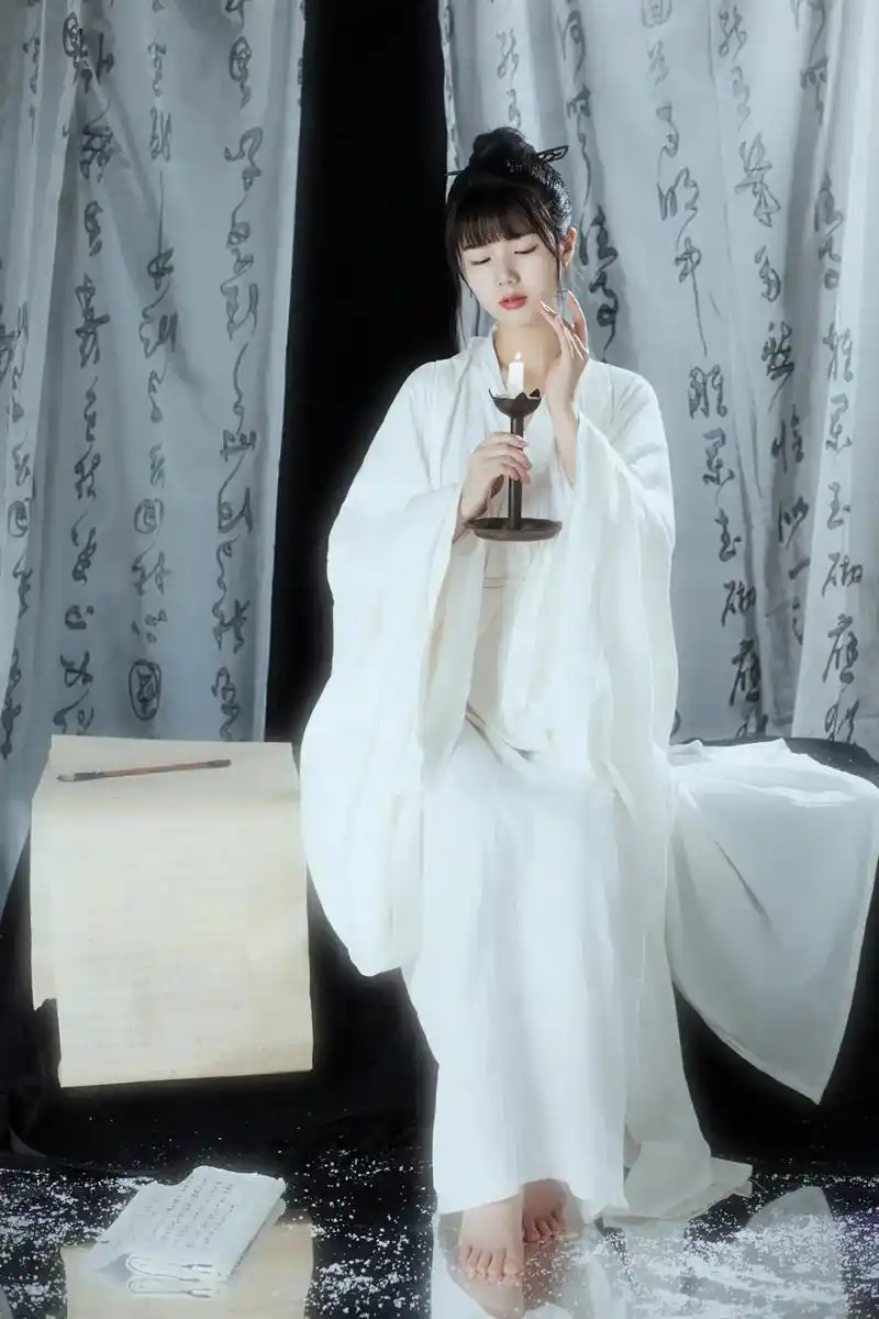 短发女孩的古装梦78氛围感清冷美人,一眼心动#古风 #写真 # - 抖音