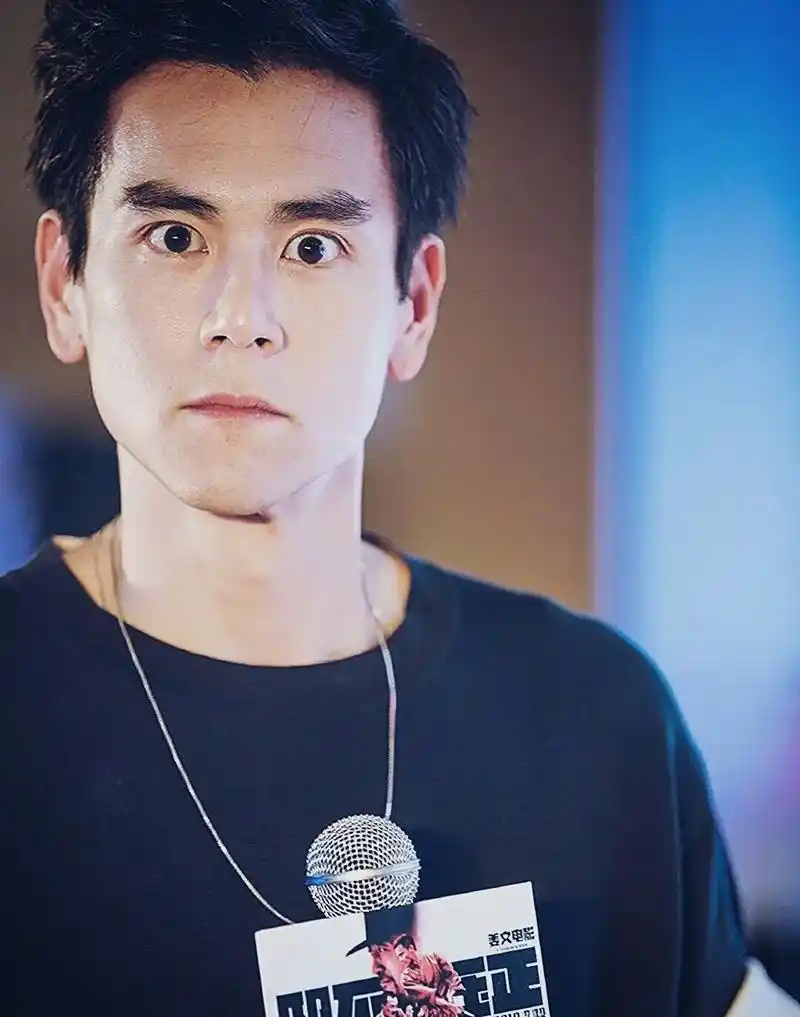 今天是个搞笑男.这样的彭于晏你们喜欢吗#彭于晏 #搞笑 - 抖音