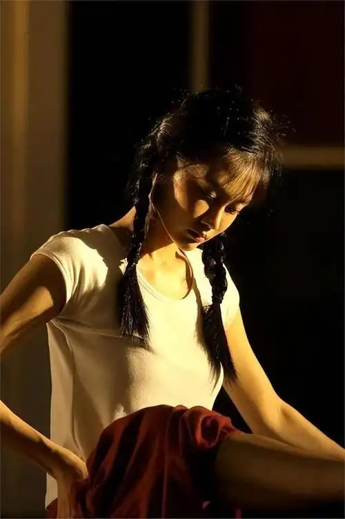 尽管演艺生涯相比杨采钰和钟楚曦略显平淡,苗苗却拥有一个幸福美满的