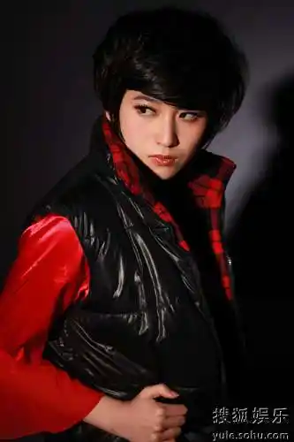 内地八卦  印象里的宁丹琳很生活,举手投足之间都释放着这个年龄的