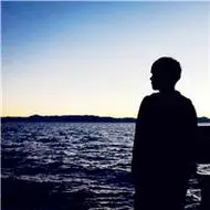 一个人看海悲伤头像,男生头像图片