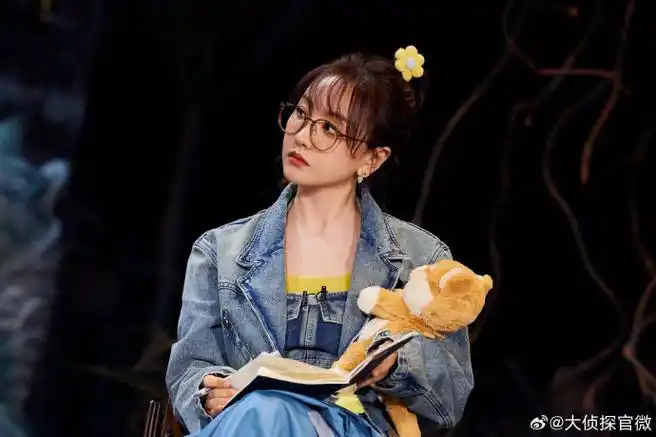 【《#大侦探游乐园惊魂#》高清剧照】之蓉客服@杨蓉:  外外外星人运动