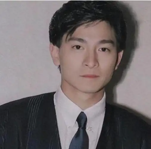 小时候,刘德华生于