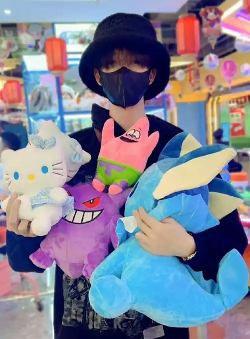 你正在登录贺峻霖女友视角#贺峻霖银发随拍