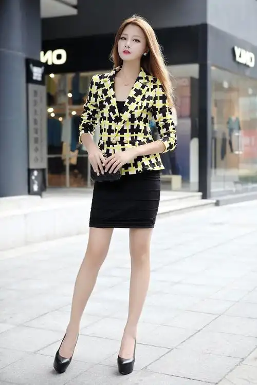 人像摄影(街头的时尚长发气质美女)