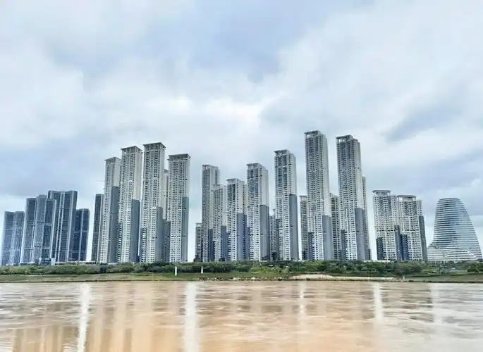 天誉城3室2厅2卫91.81㎡南88万