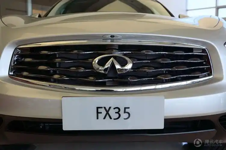 一个suv汽车牌子,好像是进口的,标志是一个椭圆下面是一个倒的v型